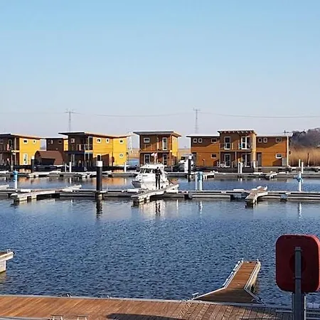 Hausboot In Am Bodden Botel *